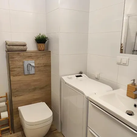 Apartment Obledny Z Tarasem, Widokiem Na Gory, Parkingiem I Miejscem Do Przechowywania Rowerow W Kudowie-zdroju *