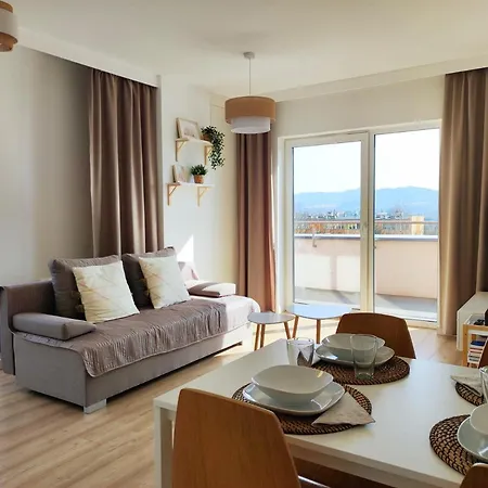 Obledny Z Tarasem, Widokiem Na Gory, Parkingiem I Miejscem Do Przechowywania Rowerow W Kudowie-zdroju Kudowa-Zdroj