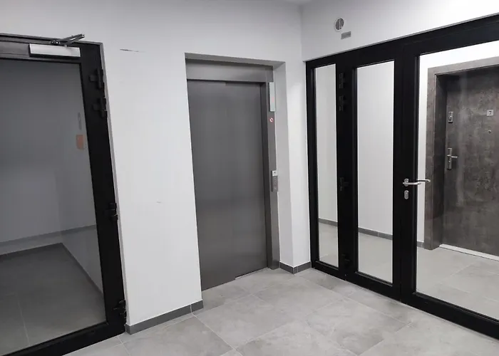 Obledny Z Tarasem, Widokiem Na Gory, Parkingiem I Miejscem Do Przechowywania Rowerow W Kudowie-zdroju